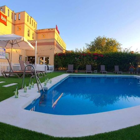 Готель Ibis Jerez De La Frontera Cadiz Екстер'єр фото