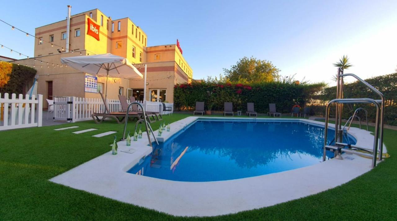 Готель Ibis Jerez De La Frontera Cadiz Екстер'єр фото
